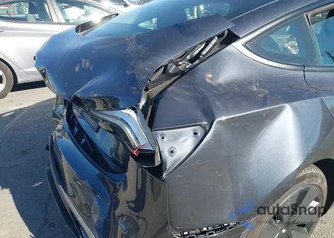 2025 Tesla Model 3 Long Range Rear-Wheel Drive/Standard Rear-Wheel Drive z USA, uszkodzony, nr VIN 5YJ3E1EA1SF934355